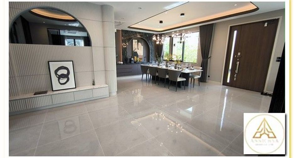For sale 5 bedrooms house in Mueang Nonthaburi, Nonthaburi