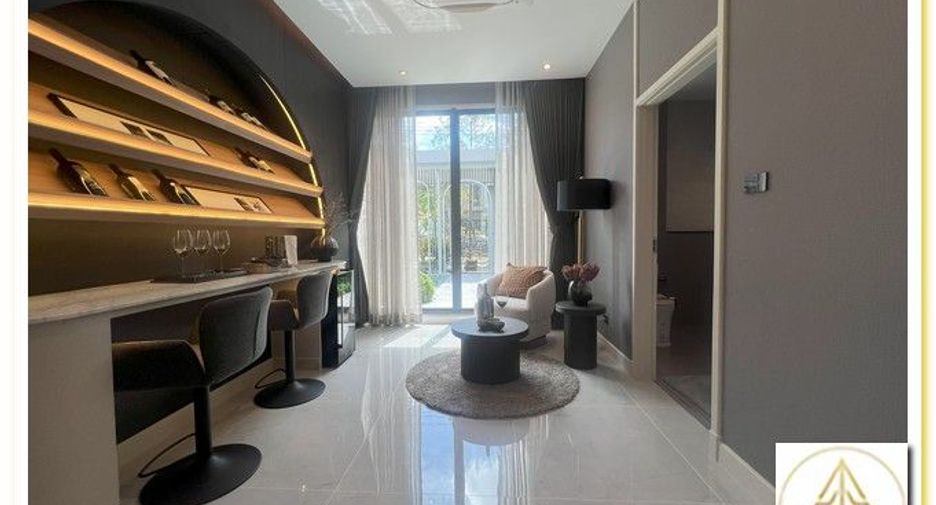 For sale 5 bedrooms house in Mueang Nonthaburi, Nonthaburi