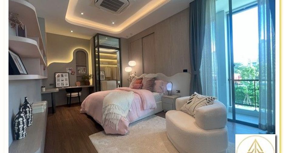 For sale 5 bedrooms house in Mueang Nonthaburi, Nonthaburi