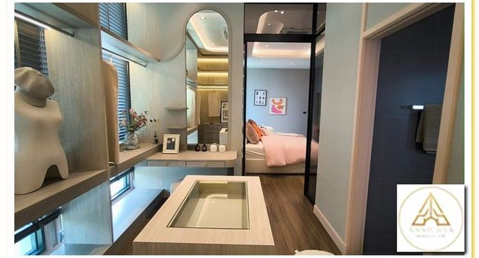 For sale 5 bedrooms house in Mueang Nonthaburi, Nonthaburi