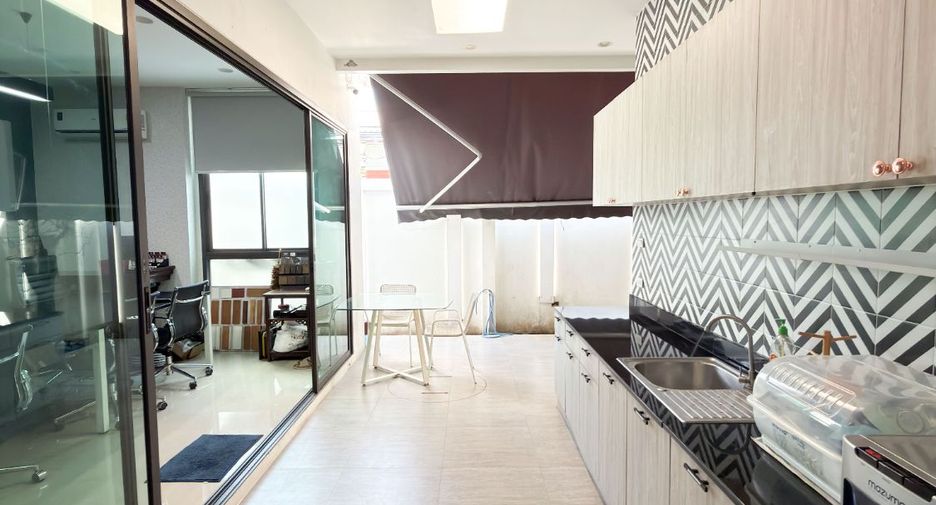 For sale 4 bedrooms office in Mueang Pathum Thani, Pathum Thani