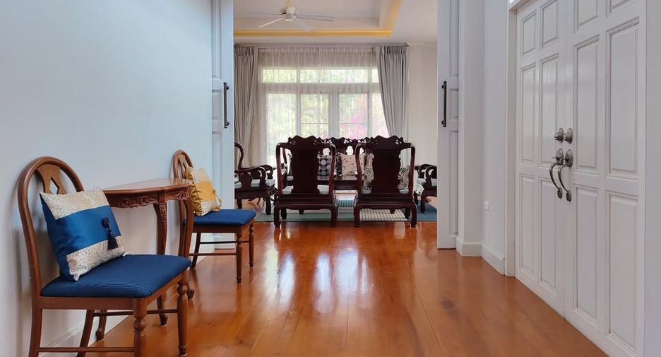 Casa en alquiler de 3 habitaciones en Bang Sao Thong, Samut Prakan