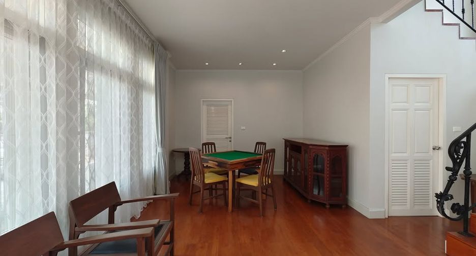 Casa en alquiler de 3 habitaciones en Bang Sao Thong, Samut Prakan