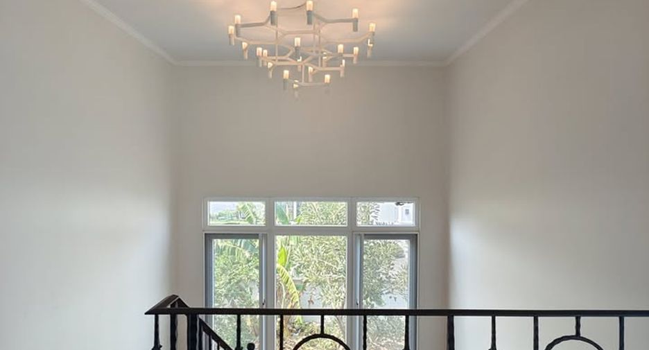 Casa en alquiler de 3 habitaciones en Bang Sao Thong, Samut Prakan