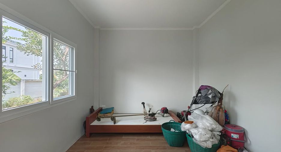 Casa en alquiler de 3 habitaciones en Bang Sao Thong, Samut Prakan
