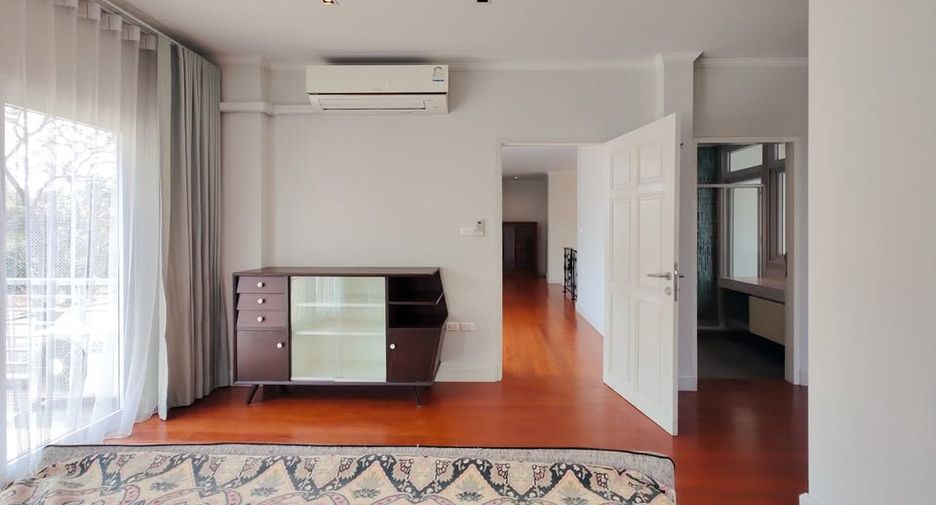 Casa en alquiler de 3 habitaciones en Bang Sao Thong, Samut Prakan