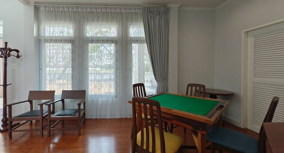 Casa en alquiler de 3 habitaciones en Bang Sao Thong, Samut Prakan