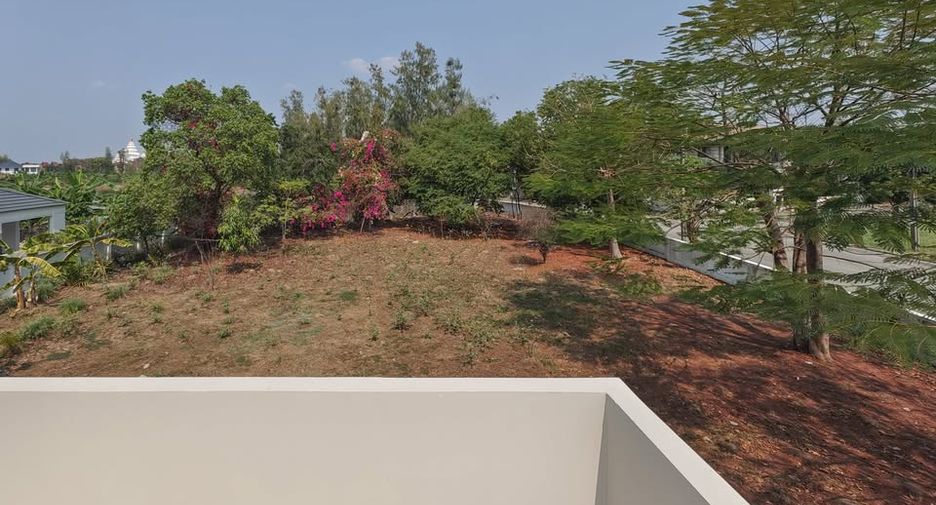 Casa en alquiler de 3 habitaciones en Bang Sao Thong, Samut Prakan
