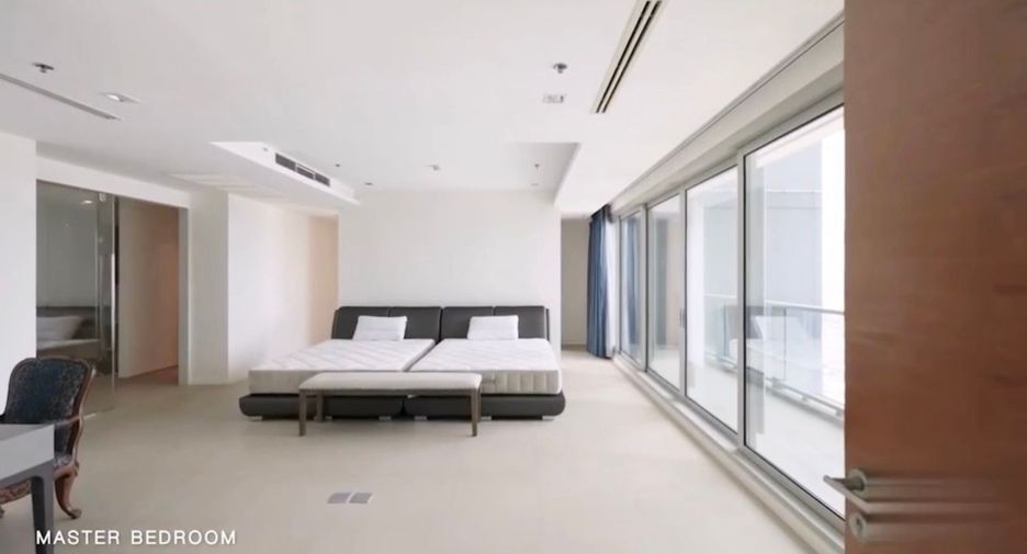 For rent and for sale 3 bedrooms condo in Sathon, Bangkok