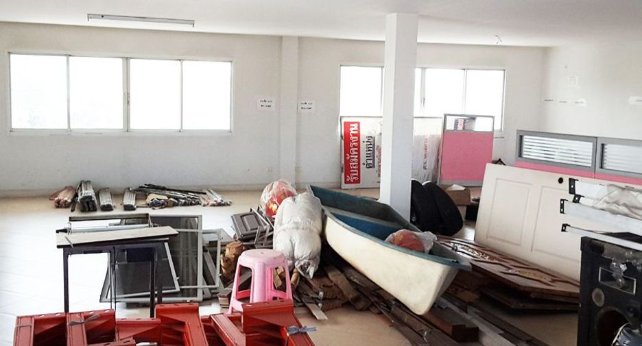 À louer et à vendre 5 chambres local commercial à Sam Phran, Nakhon Pathom