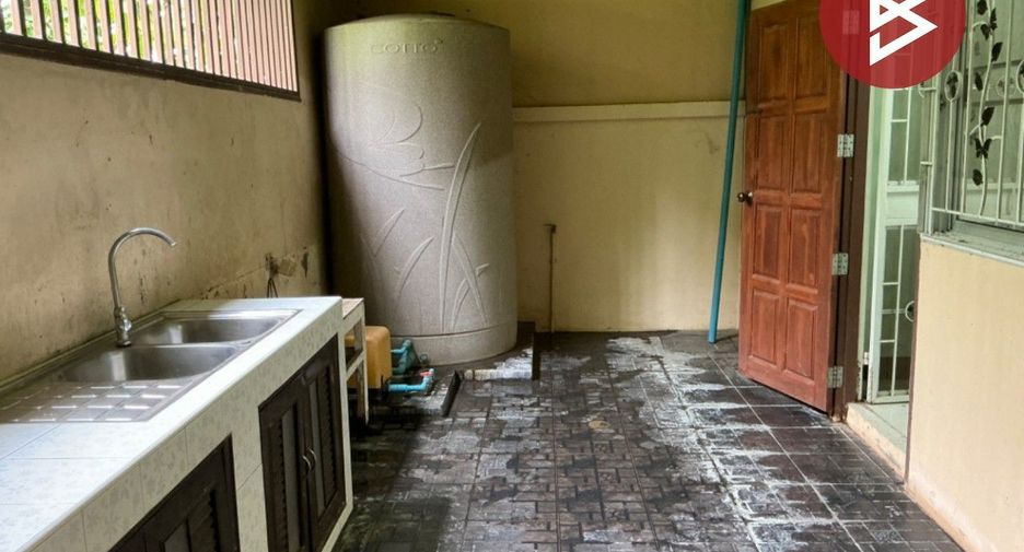 For sale 3 bedrooms townhouse in Mueang Uttaradit, Uttaradit