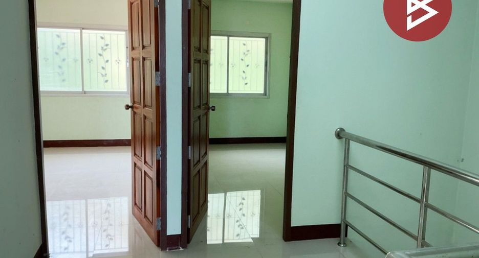 For sale 3 bedrooms townhouse in Mueang Uttaradit, Uttaradit