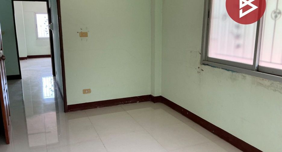 For sale 3 bedrooms townhouse in Mueang Uttaradit, Uttaradit
