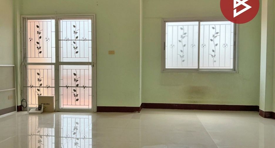 For sale 3 bedrooms townhouse in Mueang Uttaradit, Uttaradit