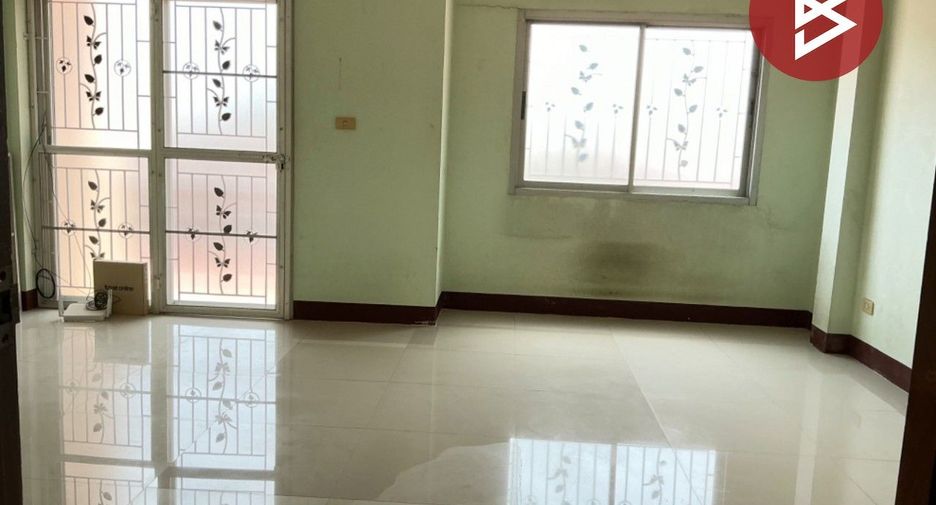 For sale 3 bedrooms townhouse in Mueang Uttaradit, Uttaradit
