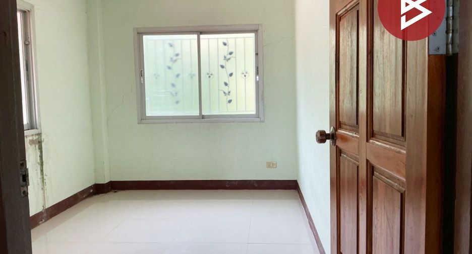 For sale 3 bedrooms townhouse in Mueang Uttaradit, Uttaradit