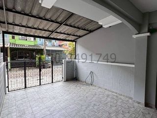 Reihenhaus zur Miete mit 2 Zimmer in Phasi Charoen, Bangkok