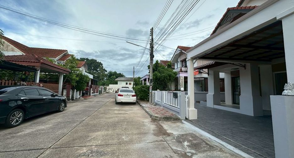 For sale 3 bedrooms house in Si Racha, Chonburi