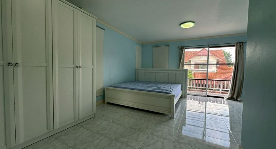 For sale 3 bedrooms house in Si Racha, Chonburi