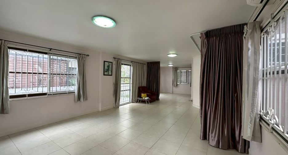 For sale 3 bedrooms house in Si Racha, Chonburi