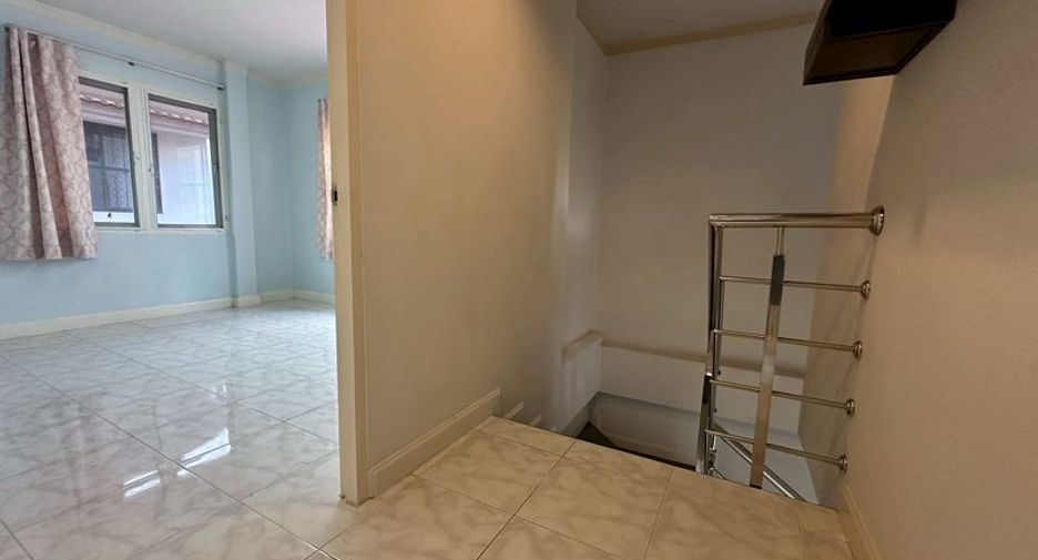 For sale 3 bedrooms house in Si Racha, Chonburi