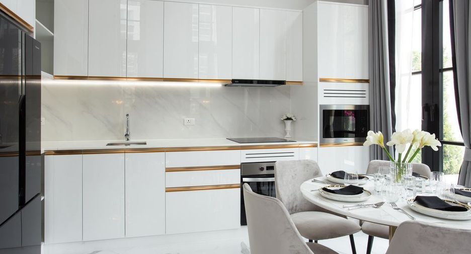 Haus zur Miete mit 3 Zimmer in Watthana, Bangkok