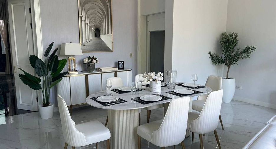 For rent 5 ベッドルーム house in Khlong Toei, Bangkok