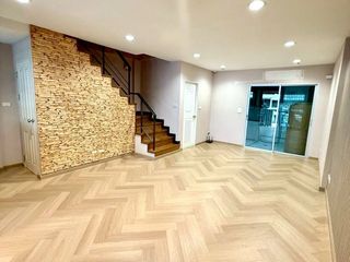 For sale 3 bedrooms townhouse in Lat Krabang, Bangkok