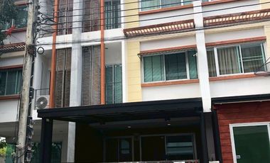 For sale 3 bedrooms townhouse in Lat Krabang, Bangkok