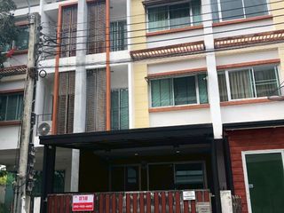 For sale 3 bedrooms townhouse in Lat Krabang, Bangkok