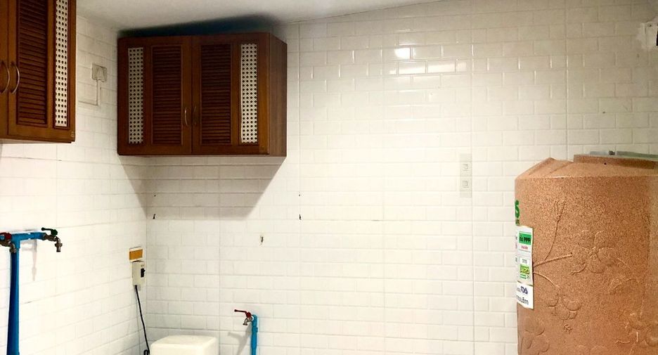 For sale 3 bedrooms townhouse in Lat Krabang, Bangkok