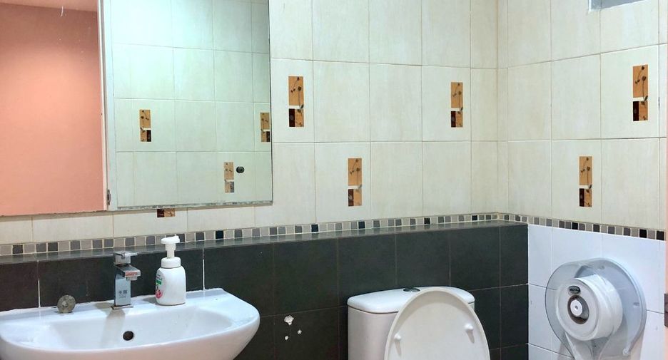 For sale 3 bedrooms townhouse in Lat Krabang, Bangkok