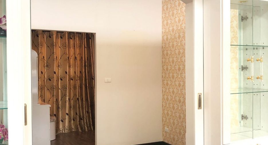 For sale 3 bedrooms townhouse in Lat Krabang, Bangkok