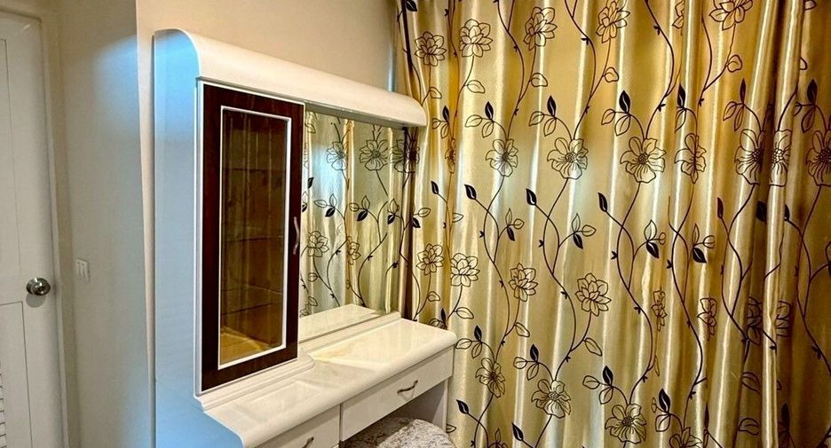For sale 3 bedrooms townhouse in Lat Krabang, Bangkok