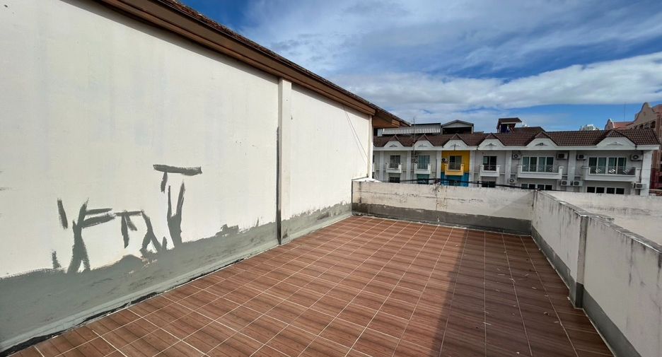 For sale 3 bedrooms retail Space in Bang Lamung, Chonburi
