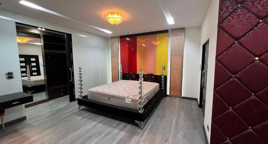 For rent 5 bedrooms townhouse in Khlong Toei, Bangkok