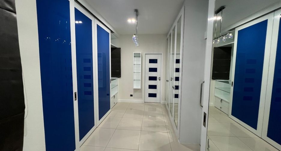 For rent 5 bedrooms townhouse in Khlong Toei, Bangkok