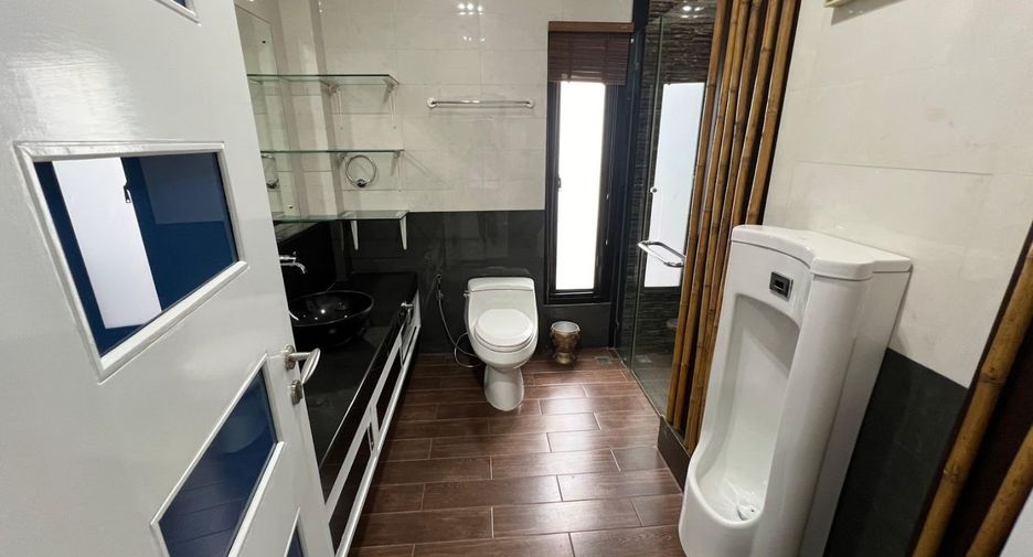 For rent 5 bedrooms townhouse in Khlong Toei, Bangkok