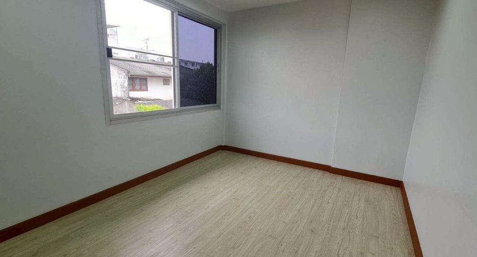 Reihenhaus zum Kauf mit 2 Zimmer in Saphan Sung, Bangkok