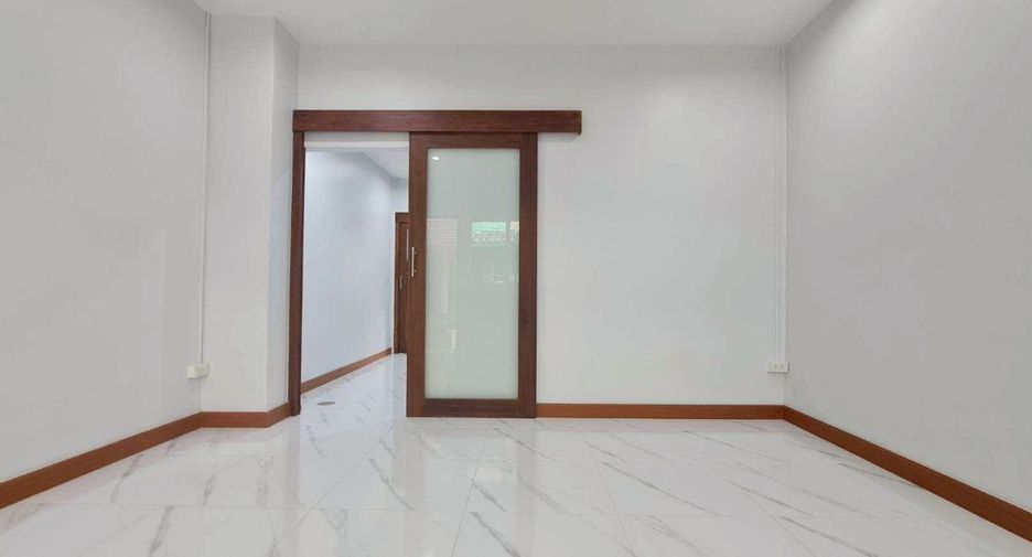 Reihenhaus zum Kauf mit 2 Zimmer in Saphan Sung, Bangkok