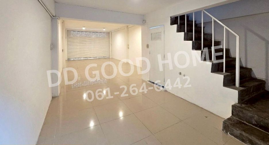 For rent 2 bedrooms retail Space in Bangkok Yai, Bangkok