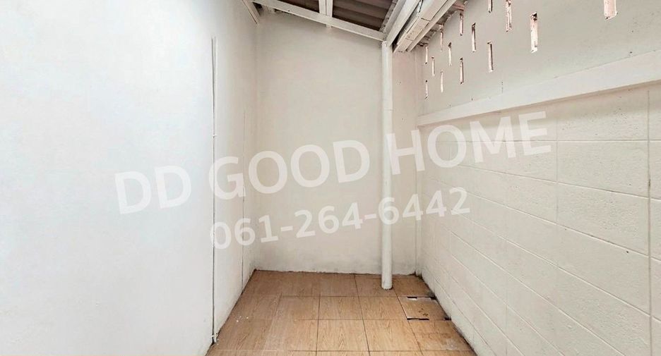 For rent 2 bedrooms retail Space in Bangkok Yai, Bangkok