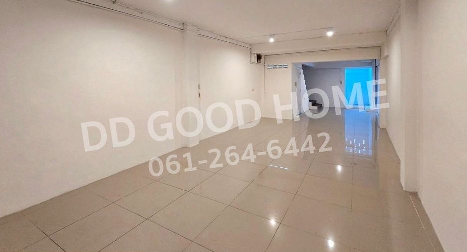For rent 2 bedrooms retail Space in Bangkok Yai, Bangkok