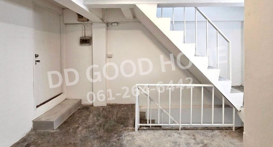 For rent 2 bedrooms retail Space in Bangkok Yai, Bangkok