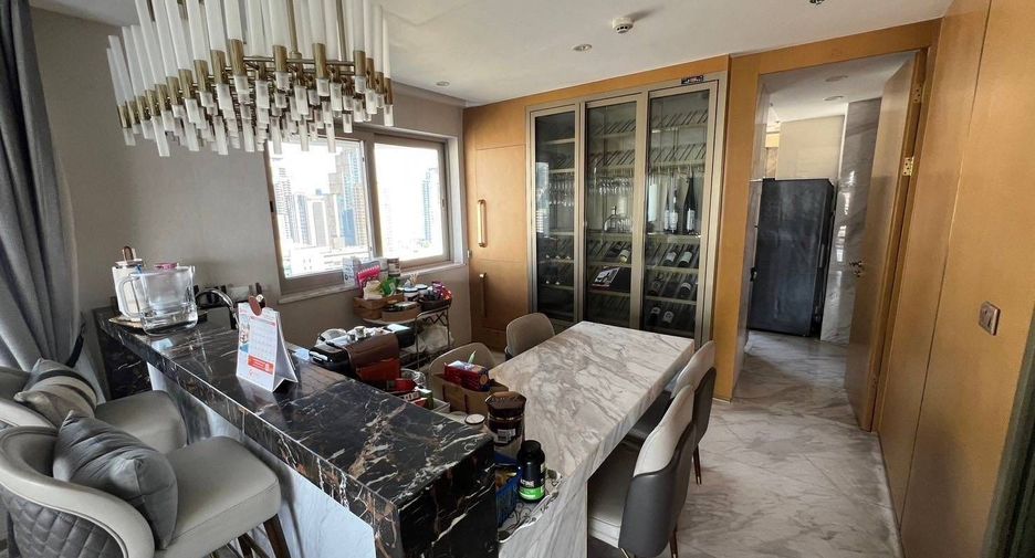 Продажа 3 спальни кондо в Кхлонг Тоеи, Бангкок