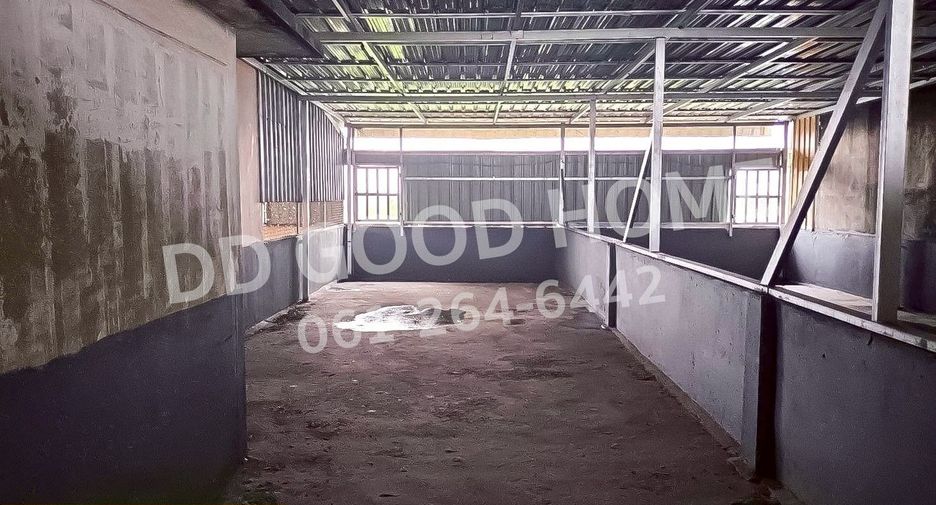 For sale 3 bedrooms retail Space in Phasi Charoen, Bangkok