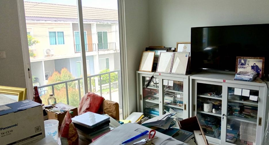 For sale 3 bedrooms townhouse in Sai Noi, Nonthaburi