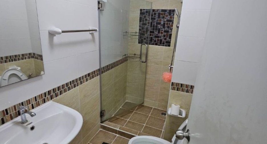 For sale 4 bedrooms townhouse in Bang Phli, Samut Prakan