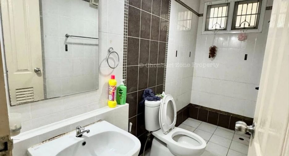 For sale 4 bedrooms house in Si Racha, Chonburi