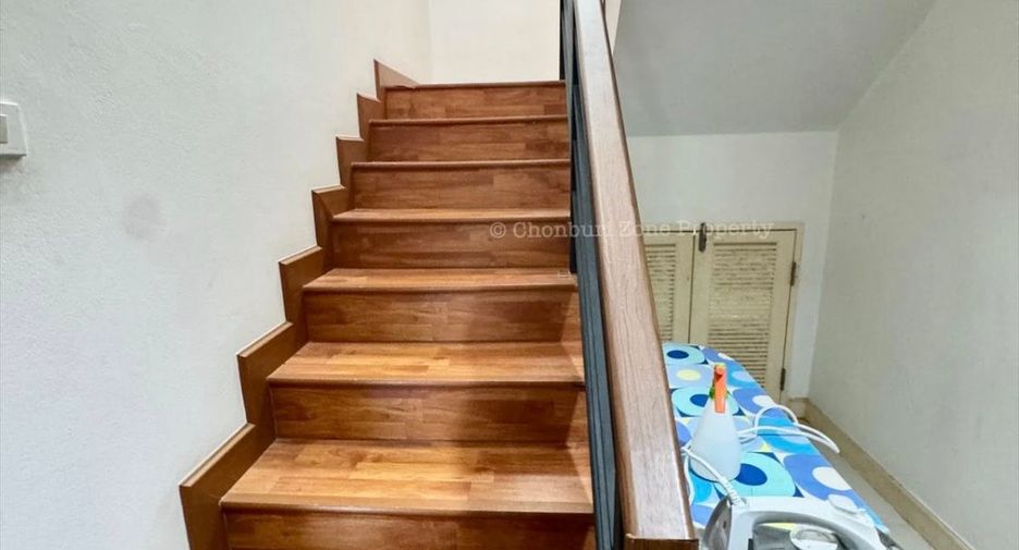 For sale 4 bedrooms house in Si Racha, Chonburi